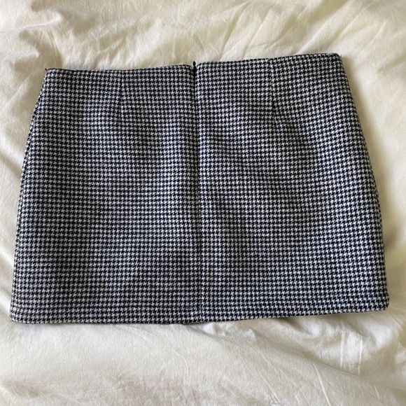 Brandy Melville Low Rise Skirt - Picture 2 of 2